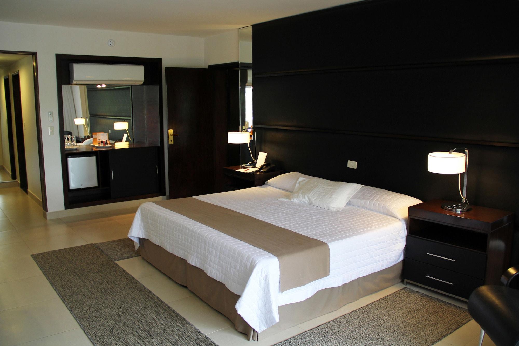 Yacht & Golf Club Paraguayo, A Tribute Portfolio Resort Lambare Ngoại thất bức ảnh